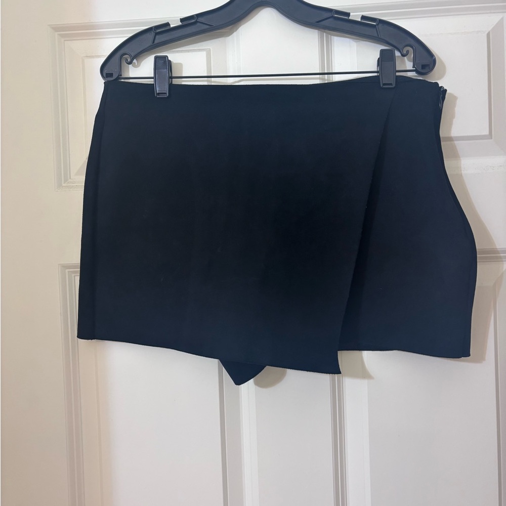 Zara Black suede skort